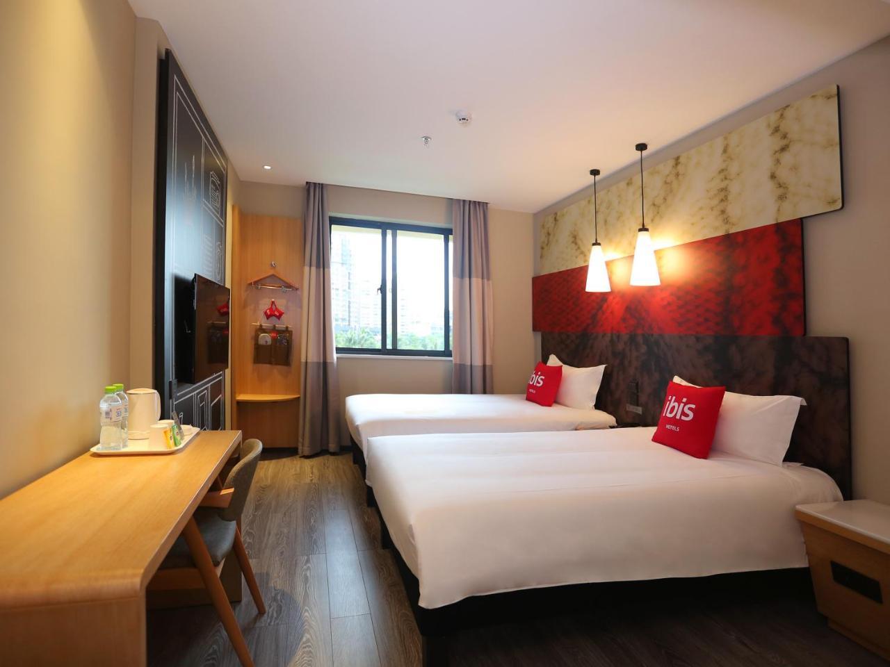 Ibis Haikou Injoy Plaza Hotel Buitenkant foto