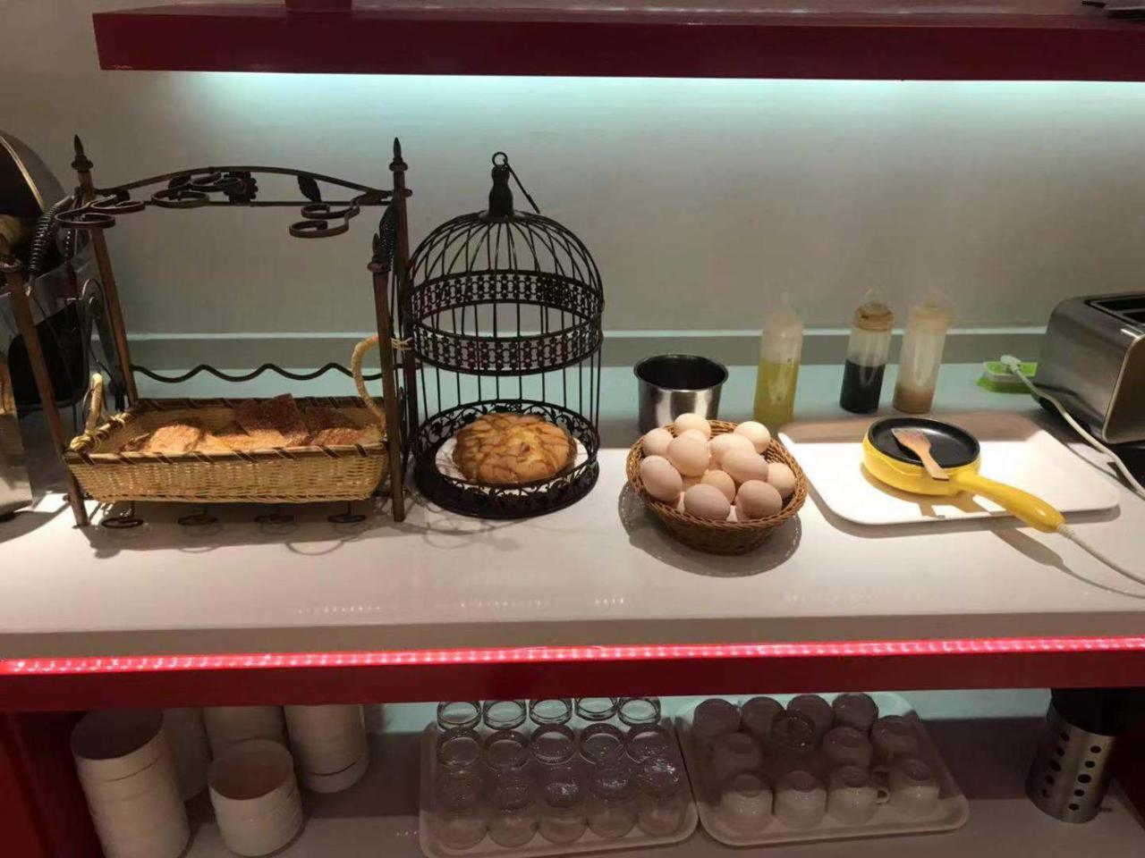 Ibis Haikou Injoy Plaza Hotel Buitenkant foto